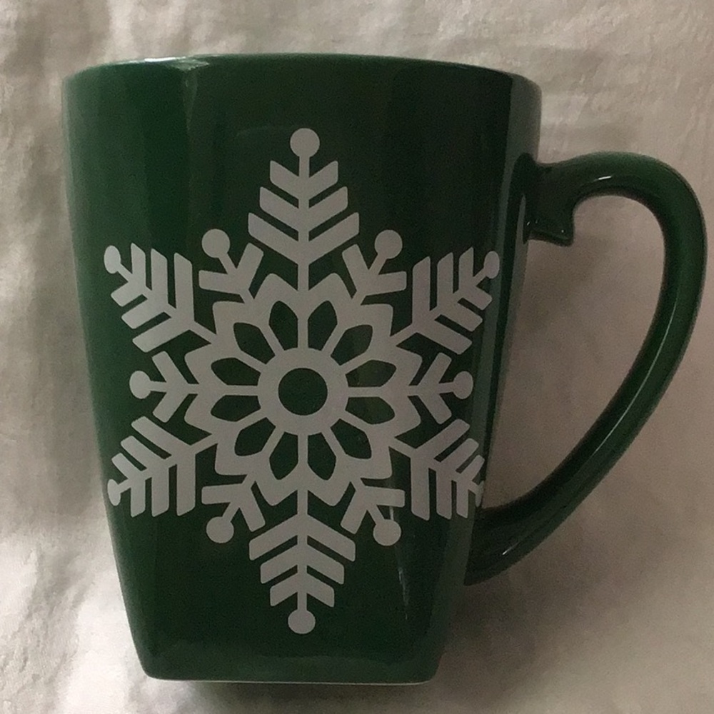 Bath and Body Works large green with white snowflake winter mug